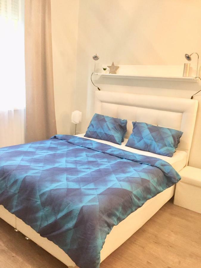 Miracle Apartman Sarvar Apartment ภายนอก รูปภาพ